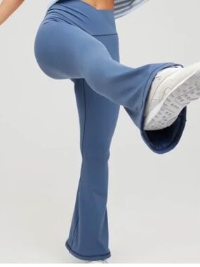 Offline by aerie real me crossover flare leggings